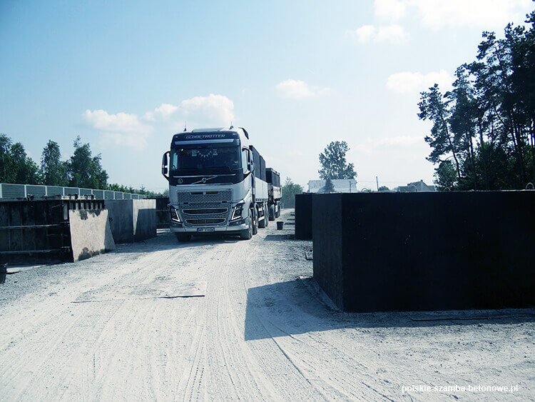 Transport szamb betonowych  w Nakle nad Notecią